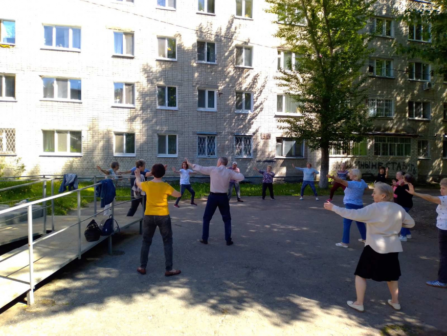 В Долголетии на Варейкиса прошло очередное оздоровительное Цигун занятие