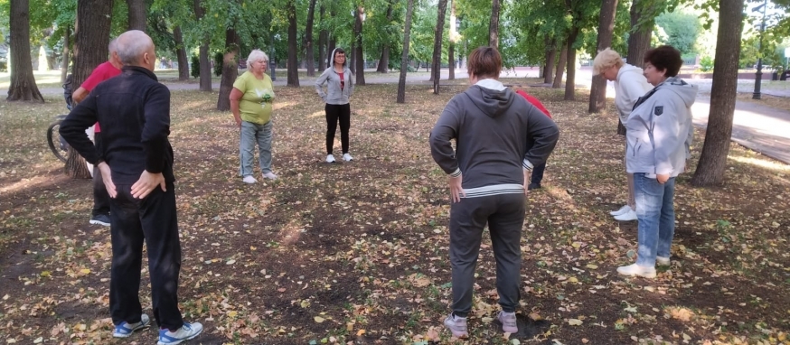 Сегодня, 31  июля, инструктор Ольга Михалева провела занятие цигун на полянке у филармонии