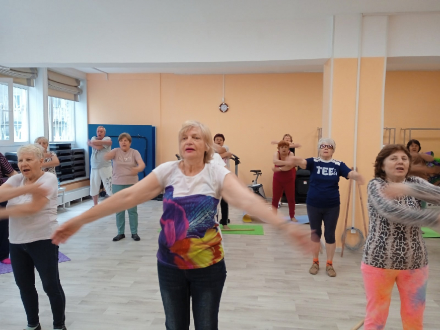 В Долголетии на Гафурова сегодня прошло очередное занятие по Цигун